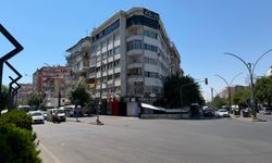 Diyarbakır'ın göbeğinde metruk tehlike korku saçıyor!