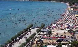 Sıcaklar bastırdı, halk plajı doldu taştı