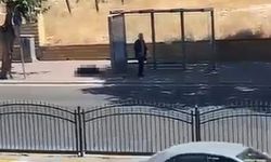 Eşini durakta silahla ağır yaraladı