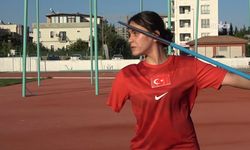 Depremde sağ kolunu ve ailesini kaybetti, azmiyle Türkiye Şampiyonu oldu