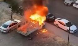 Diyarbakır'da kamyonet alevlere teslim oldu