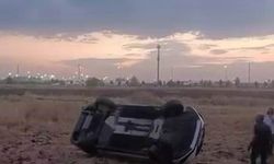 Diyarbakır'da yoldan çıkan araç tarlaya devrildi