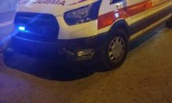 Ambulans ile otomobil çarpıştı