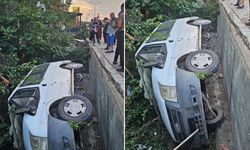 Minibüs bahçeye uçtu