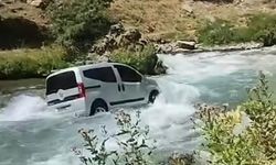 El freni çekilmeyen kamyonet Çay’a uçtu