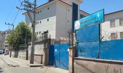 Diyarbakır’da okulların tel örgülerle çevrilmesi tepki çekiyor: “Kendimizi cezaevinde gibi hissediyoruz”