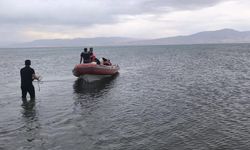 Van Gölü’nde facianın eşiğinden dönüldü: 3 kişi kurtarıldı