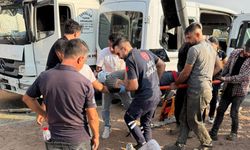 Buğday yüklü kamyon ile minibüs çarpıştı: 6 yaralı
