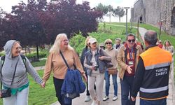 Dünyayı gezmeyi bıraktı, bildiği dillerde Diyarbakır'ı anlatmaya başladı