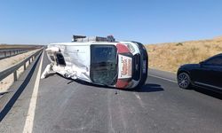 Mardin'de minibüs devrildi, 13 öğrenci yaralandı