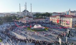 Sivas'ta 1058 kişilik halay