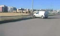 Diyarbakır’da araç refüje çıktı: 1 yaralı