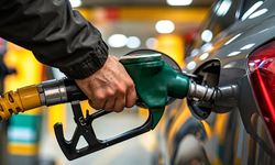 Akaryakıtta çifte değişim: Motorine zam, benzine indirim