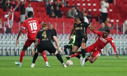 Amedspor'dan zirve yürüyüşü; Geriye düştü, 10 kişi kaldı ama pes etmedi