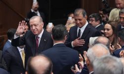Cemil Tugay, AK Parti'ye geçti, Erdoğan rozeti taktı