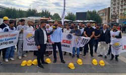Diyarbakır’da, işçilerden Ahmet Arif’li protesto