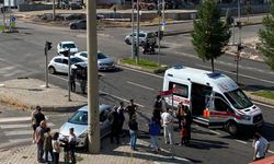 Diyarbakır'da iki araç çarpıştı: 3 yaralı