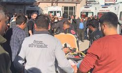 Hakkari'de kafa kafaya çarpışan araçta 1 can kaybı, 7 yaralı