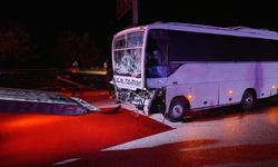 Tarım işçilerini midibüsü ile tır çarpıştı: 17 yaralı