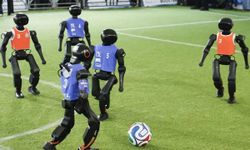 Sahada futbolcular değil, robotlar var
