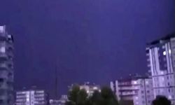 Diyarbakır'da iki apartmana yıldırım çarptı