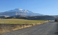 Süphan Dağı’nın zirvesi beyaza büründü