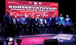 Vanlılar gecesine AK Parti ve DEM Partili vekiller birlikte katıldı