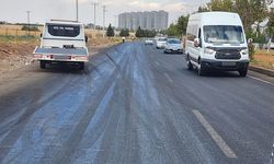 Diyarbakır’da yol sabun gibi: Öğretmenin aracı takla attı