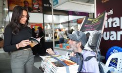 Yüzde 98 engelli Yalçın, tek parmakla 27 kitap yazdı
