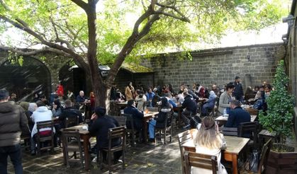 Diyarbakır’ın 'İstiklal Caddesi'ne yoğun ilgi