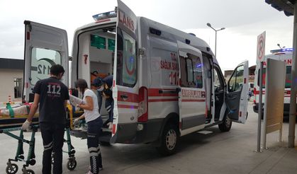 Husumetli iki aile karakol çıkışı çatıştı, çok sayıda yaralı var