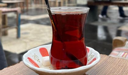 Çay demlerken dikkat: İşin ustaları meğer böyle yapıyormuş