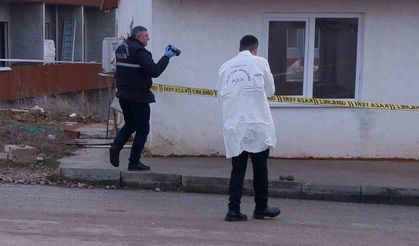 İnşaat işçisine büyük şok: Demir sanıp oynadı, havan topu çıktı!
