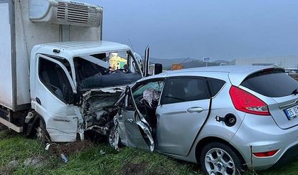 Kamyonetle çarpışan otomobilin sürücüsü öldü