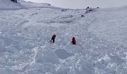 Erciyes kayak merkezine çığ düşme anı görüntülendi