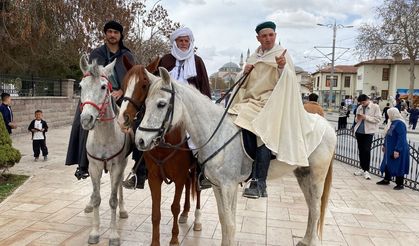 İspanya'dan at sırtında hac için yola çıkanlar Konya’ya ulaştı