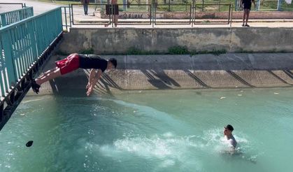 Mersin'de kanalda yüzme sezonu açıldı