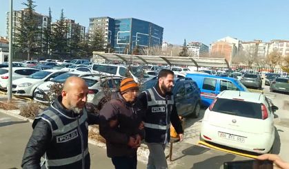 Doktoru bıçaklayan şahıstan pes dedirten iddia: Bana yapay zeka yerleştirdi