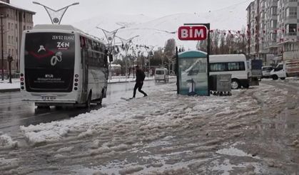 Bitlis ve Muş'ta 74 köy yolu ulaşıma kapandı