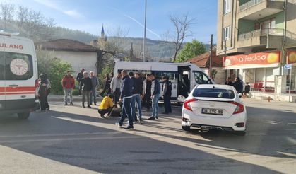 Okul servisi ile otomobil çarpıştı: 5'i öğrenci 6 yaralı
