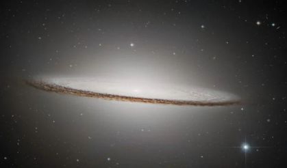 Bu fotoğrafı Hubble teleskobu çekti! Sıradışı bir galaksi