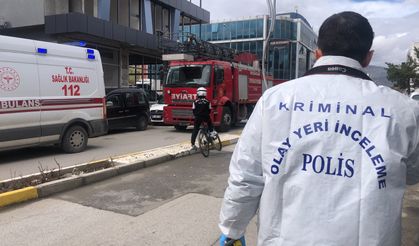 İnşaatta ipe aslı halde bulundu