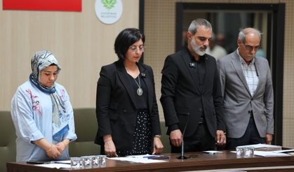 Kayapınar Belediye Meclisi, Önder’e saygı duruşuyla başladı