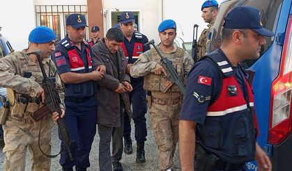 Eşini bıçaklayarak öldürdü