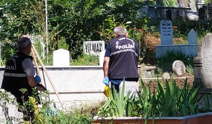 Mezarlıkta operasyon; kazıda tarihi silah çıktı