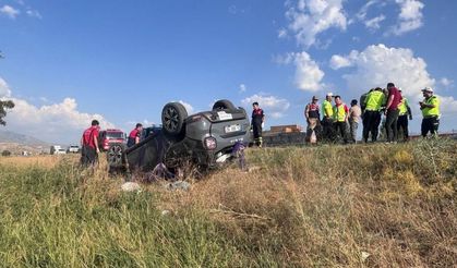Nişandan dönen ailenin aracı takla attı: 1 ölü, 4 yaralı