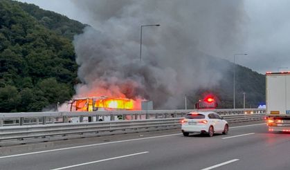 Otoyolda yolcu otobüsü alev topuna döndü
