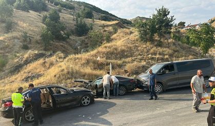Tunceli’de zincirleme kaza: 5 yaralı