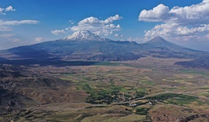 Ağrı Dağı takke buzulu hızla eriyor