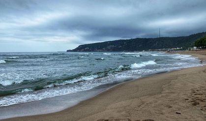 Bartın'da şiddetli dalga ve akıntı nedeniyle denize girmek yasaklandı